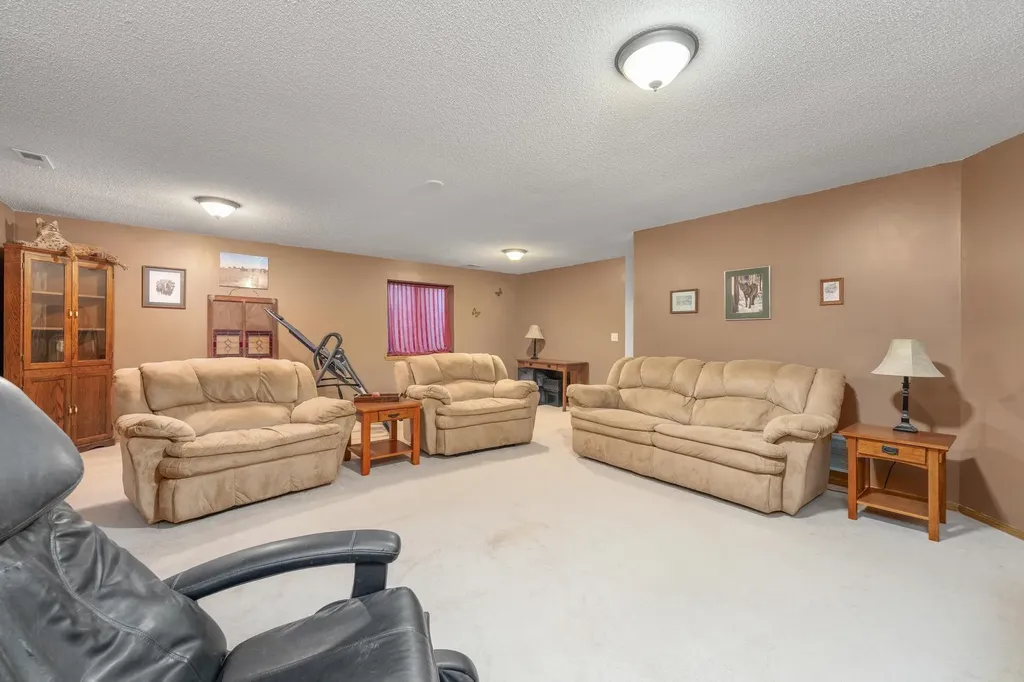 1815 N Country Walk Mulvane KS 67110