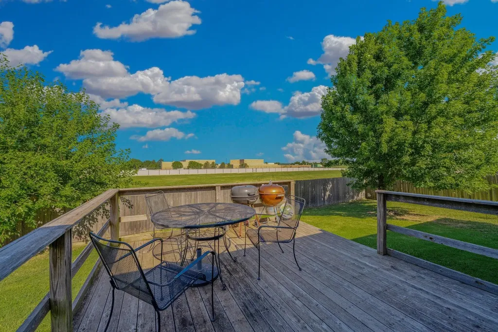 1815 N Country Walk Mulvane KS 67110