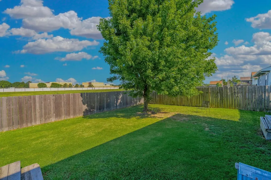 1815 N Country Walk Mulvane KS 67110