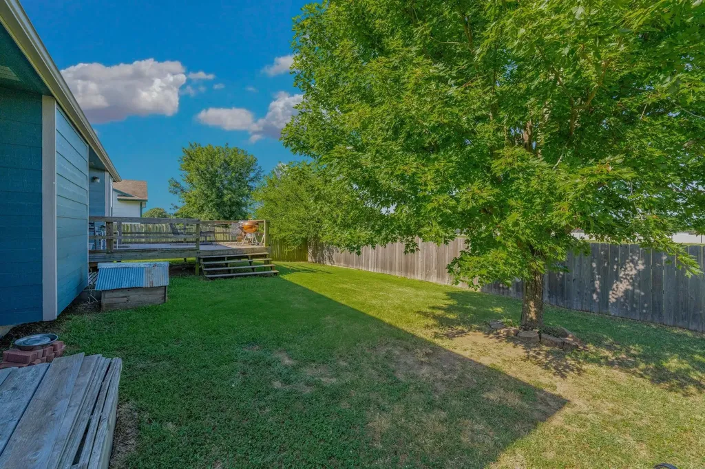 1815 N Country Walk Mulvane KS 67110