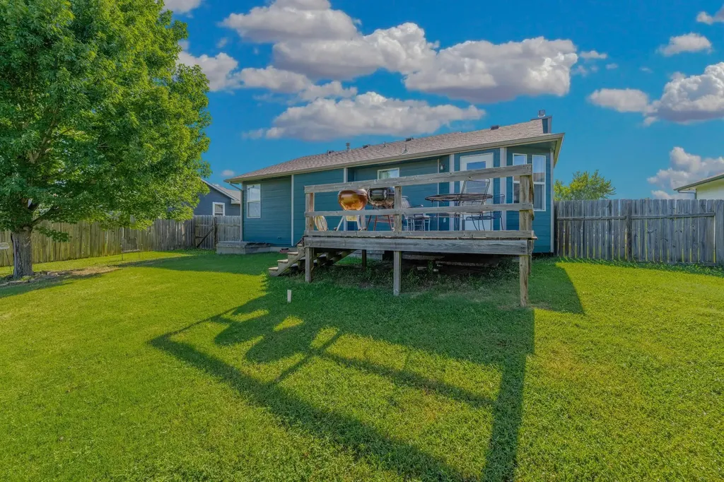 1815 N Country Walk Mulvane KS 67110
