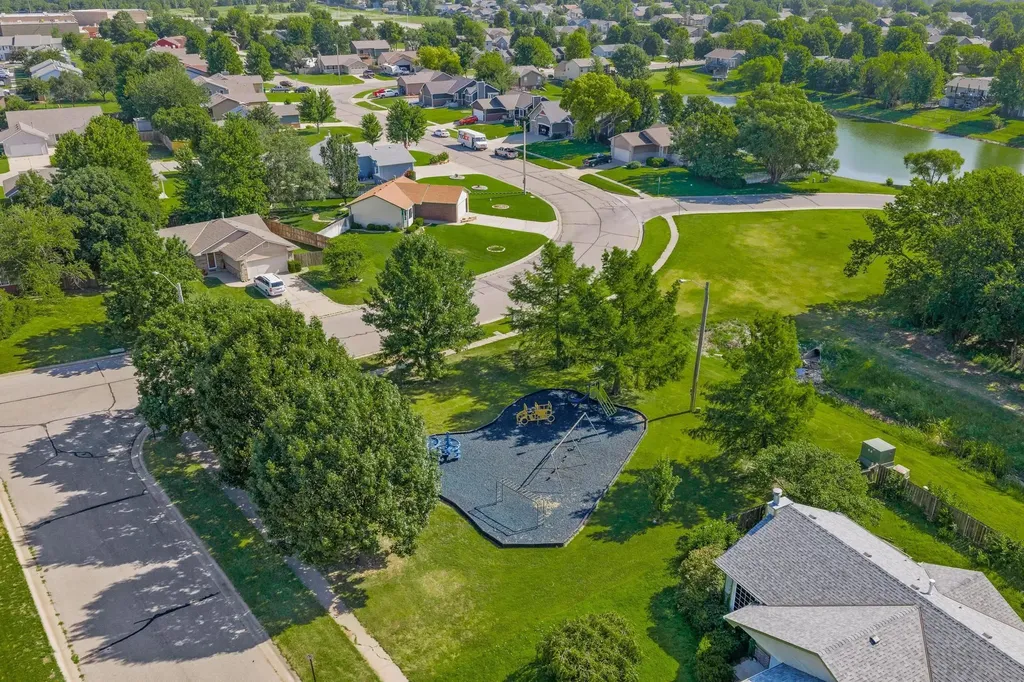 1815 N Country Walk Mulvane KS 67110