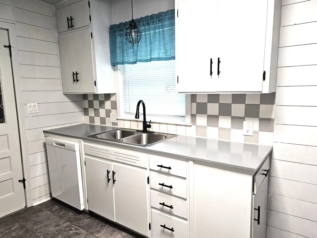 320 Mccabe Street Winfield KS 67156