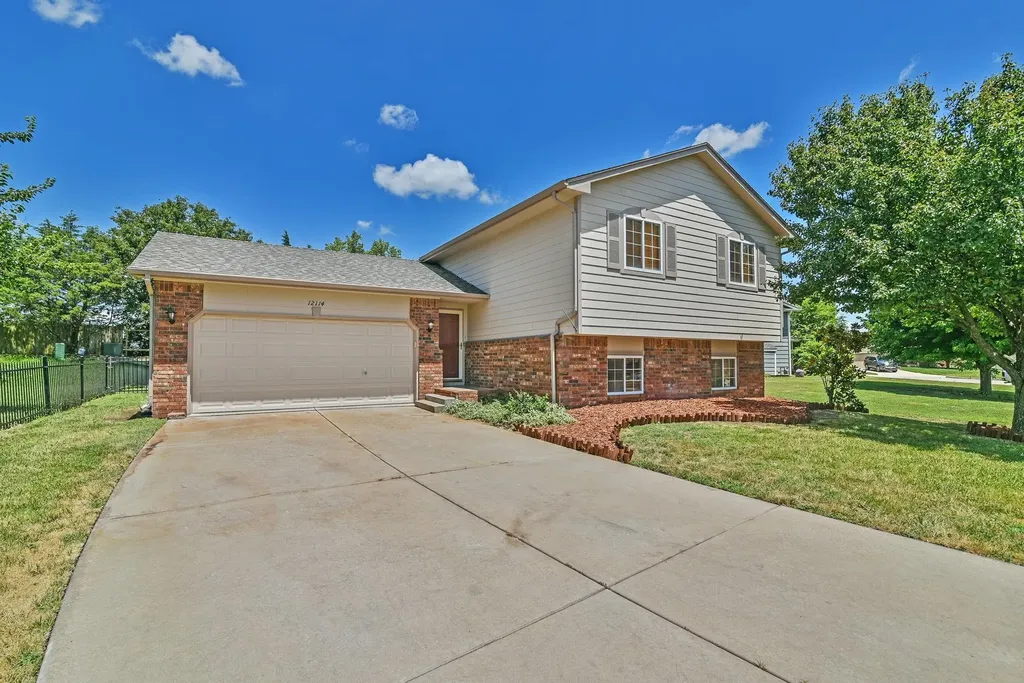 12114 E Laguna Wichita KS 67207
