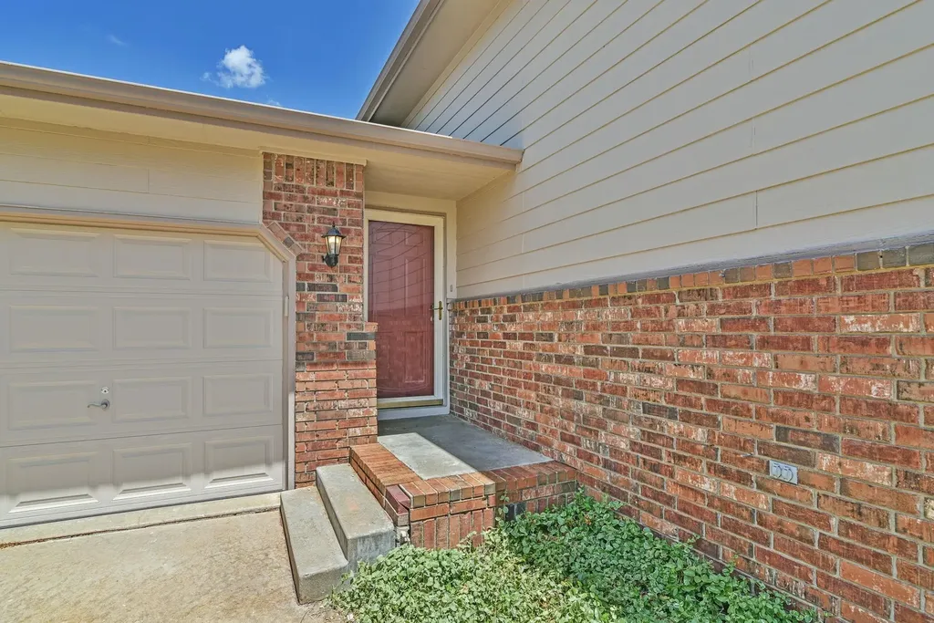 12114 E Laguna Wichita KS 67207