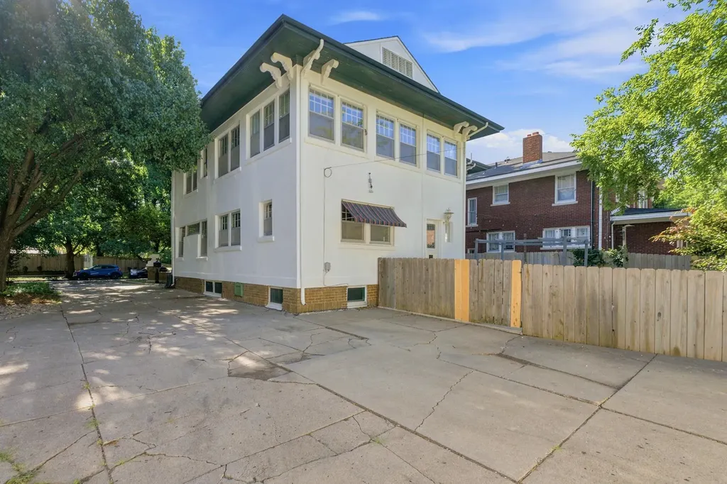 105 N Broadview Street Wichita KS 67208