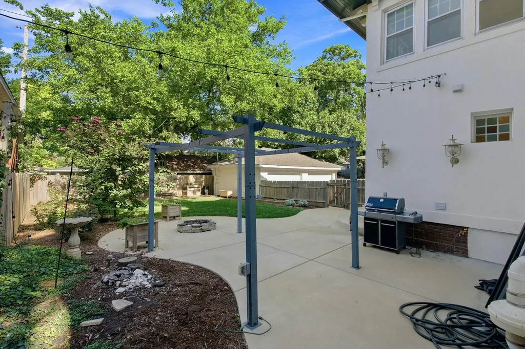 105 N Broadview Street Wichita KS 67208