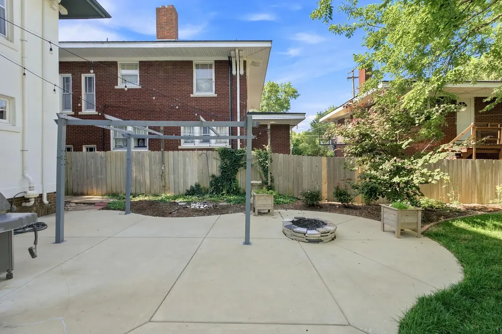 105 N Broadview Street Wichita KS 67208
