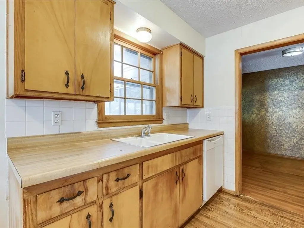 1334 N Lakeview Drive Derby KS 67037