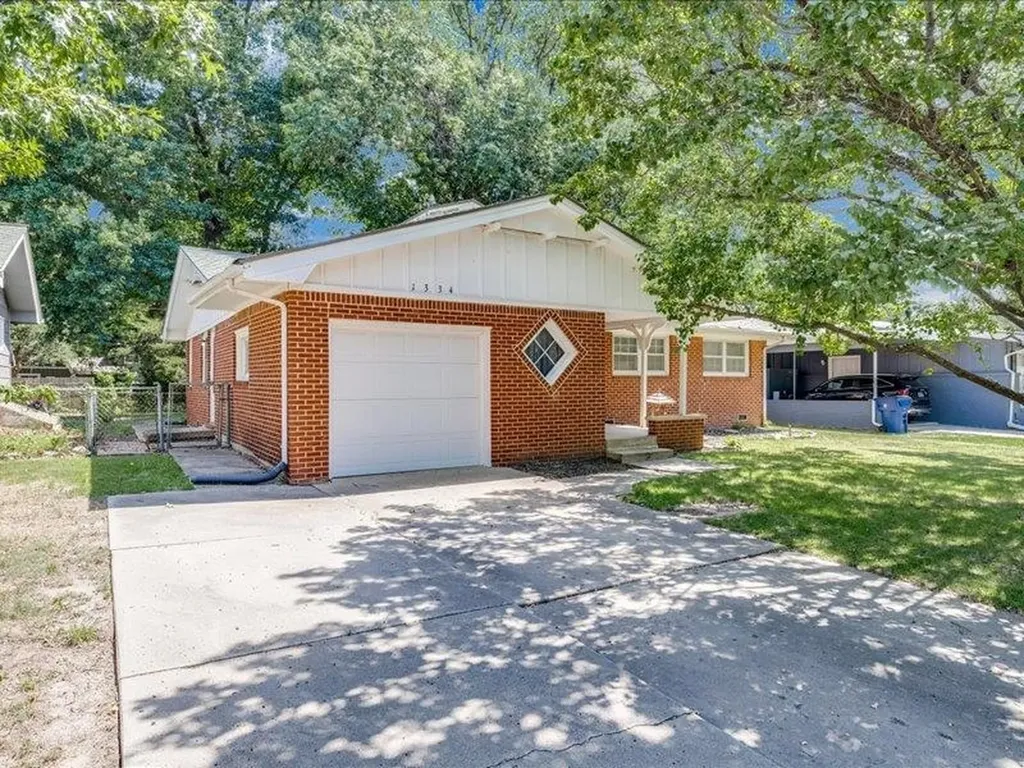1334 N Lakeview Drive Derby KS 67037