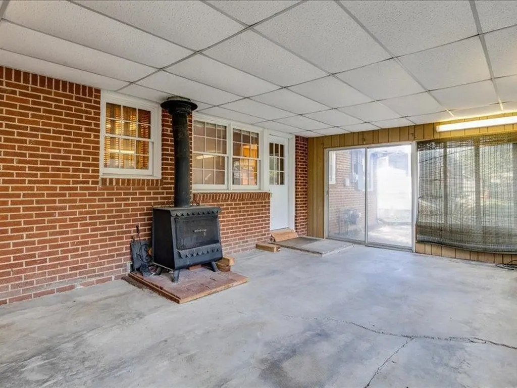 1334 N Lakeview Drive Derby KS 67037