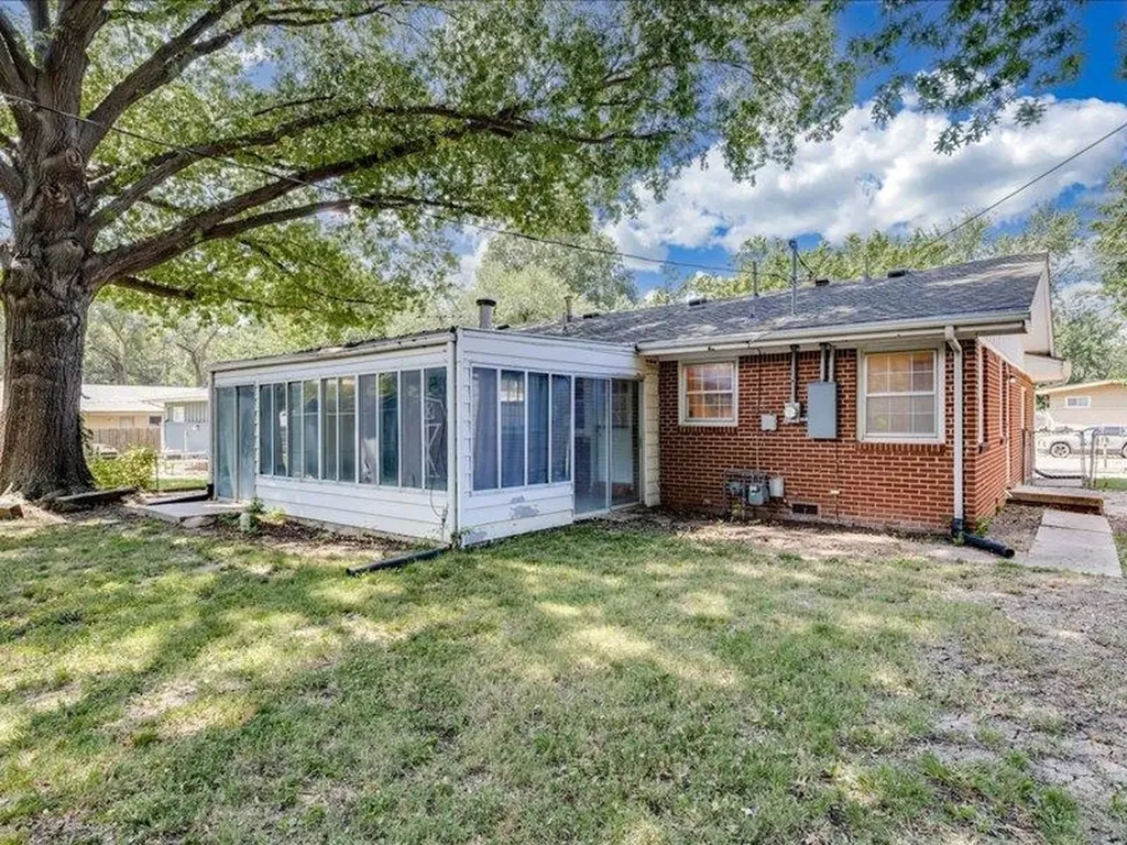 1334 N Lakeview Drive Derby KS 67037