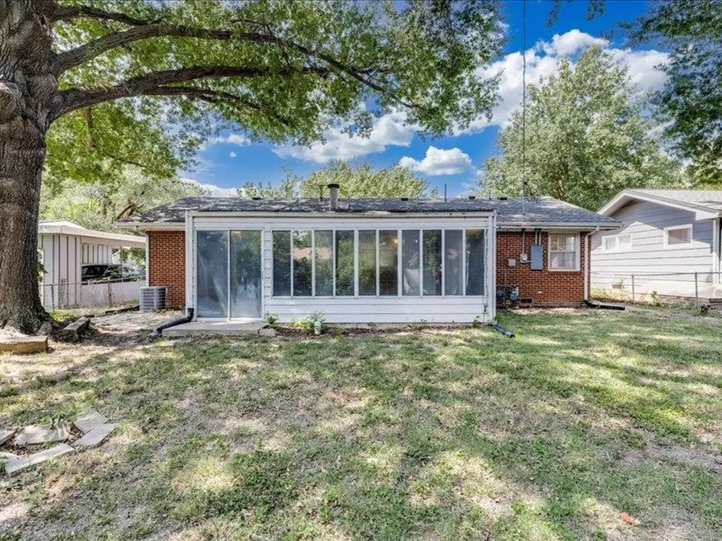 1334 N Lakeview Drive Derby KS 67037