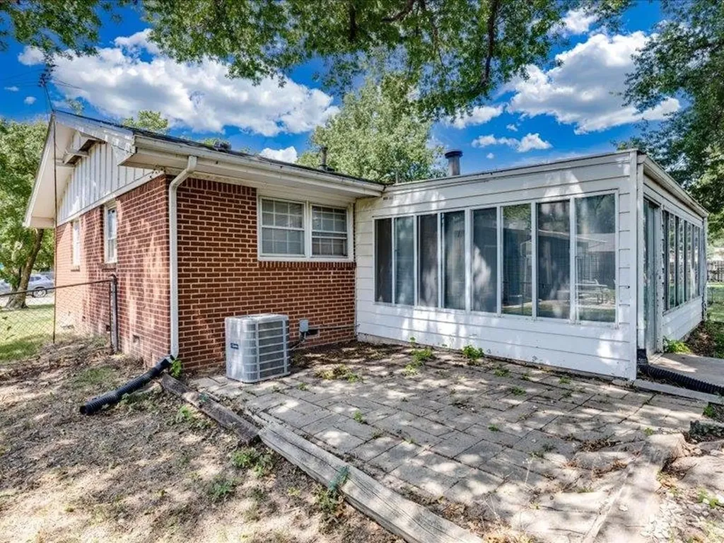 1334 N Lakeview Drive Derby KS 67037