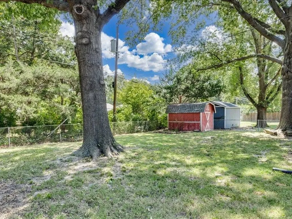 1334 N Lakeview Drive Derby KS 67037