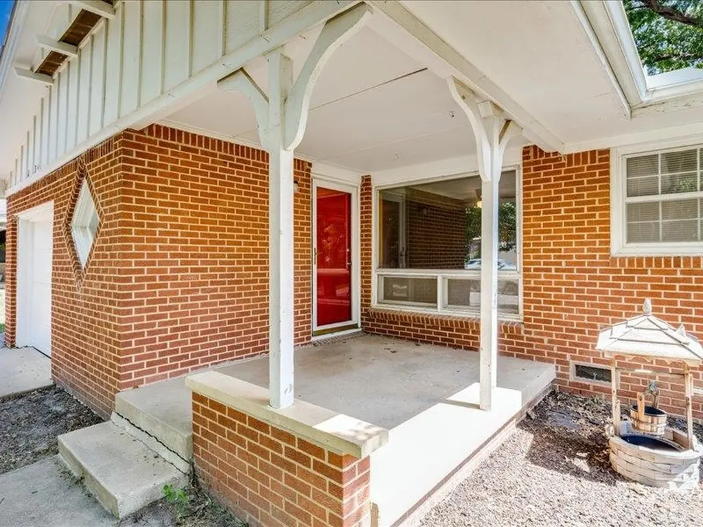 1334 N Lakeview Drive Derby KS 67037