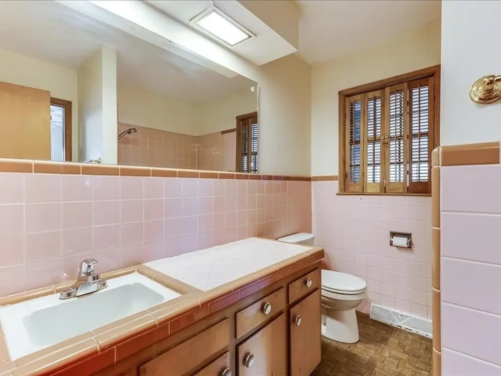 1334 N Lakeview Drive Derby KS 67037