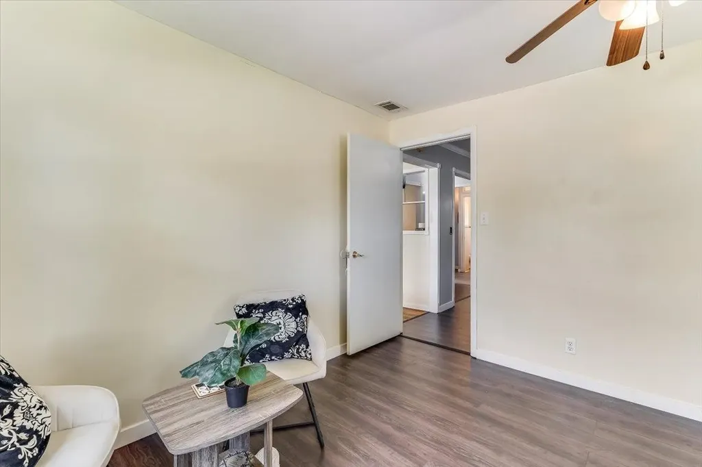 417 W Hollywood Drive Wichita KS 67217