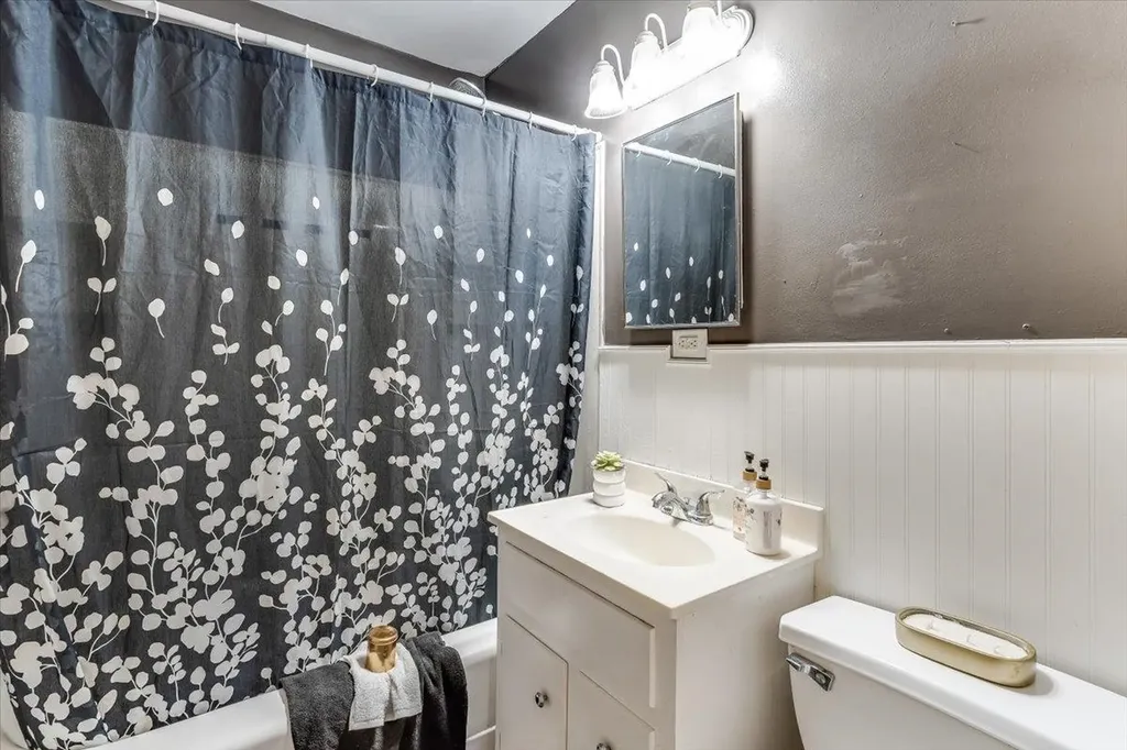 417 W Hollywood Drive Wichita KS 67217