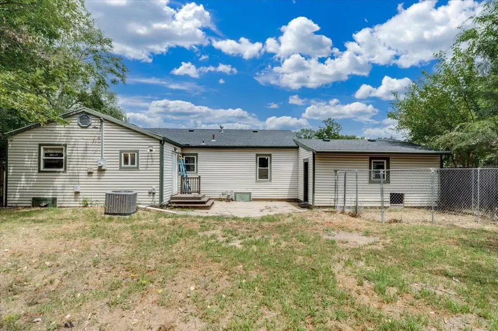 417 W Hollywood Drive Wichita KS 67217