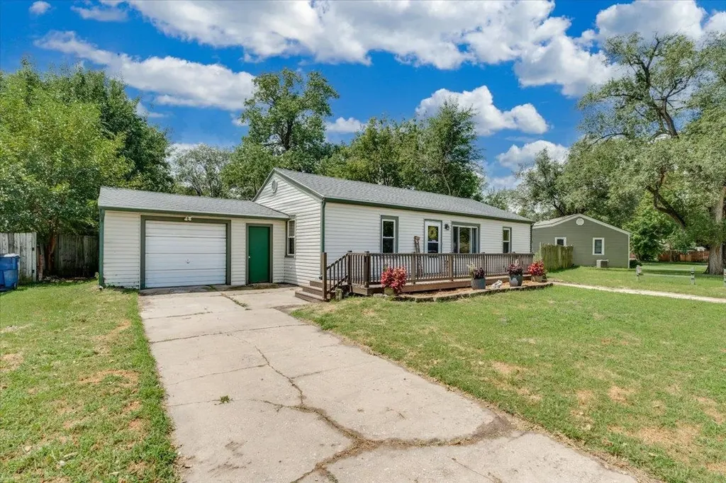 417 W Hollywood Drive Wichita KS 67217