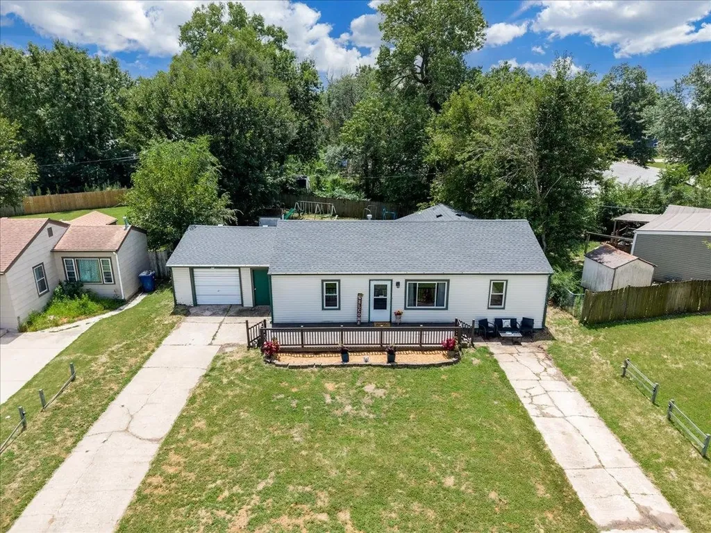 417 W Hollywood Drive Wichita KS 67217