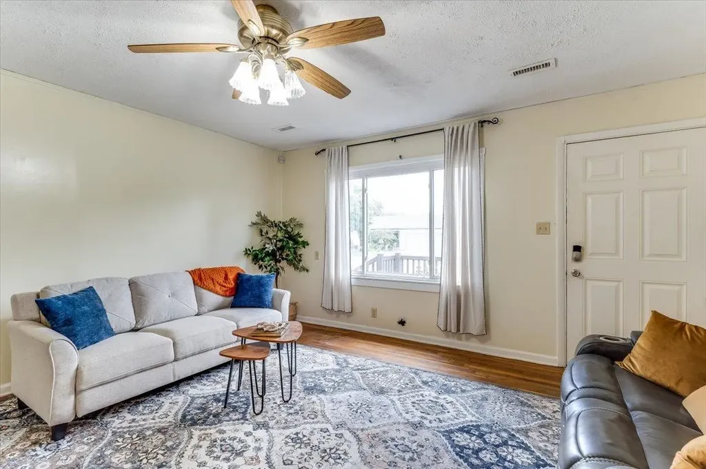 417 W Hollywood Drive Wichita KS 67217