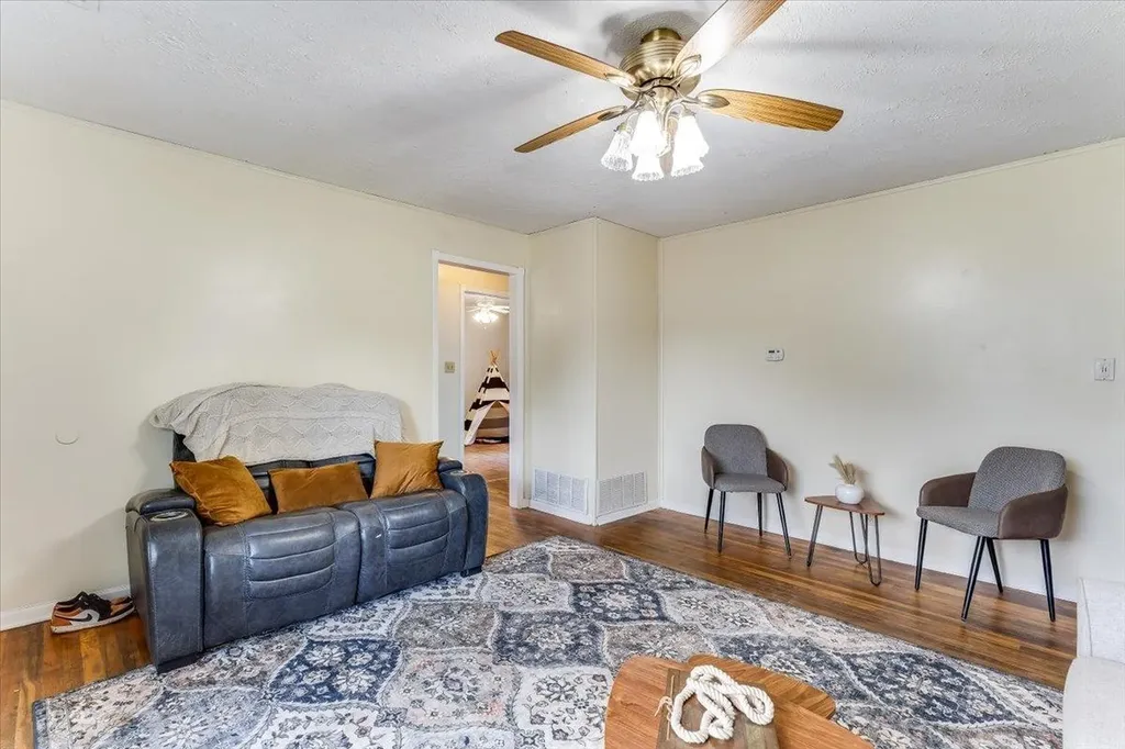 417 W Hollywood Drive Wichita KS 67217