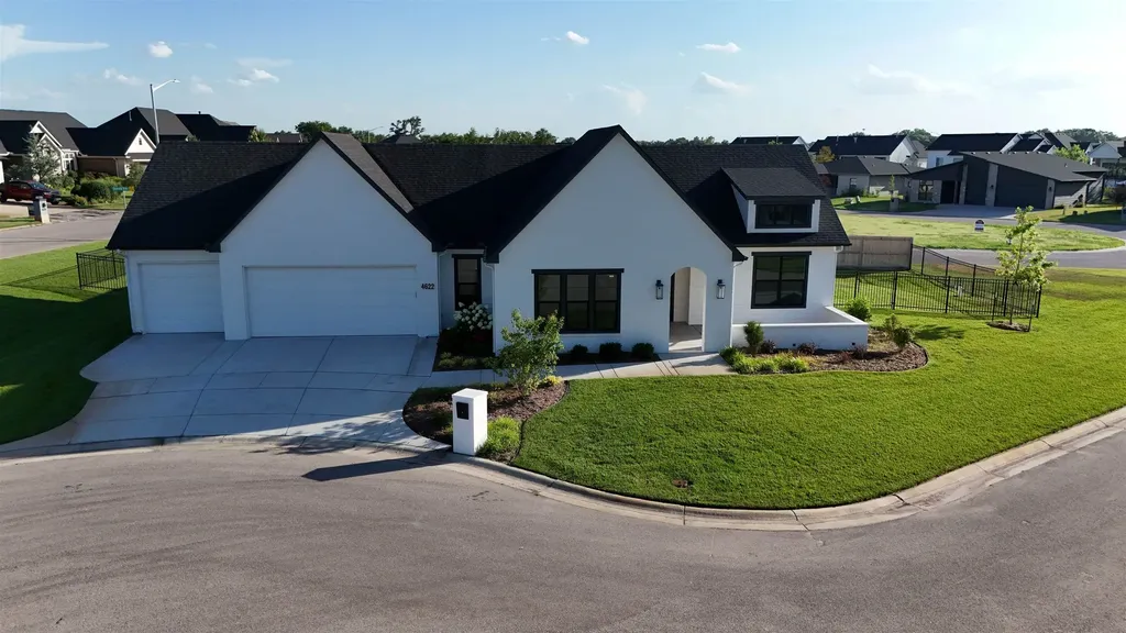 4622 W Emerald Bay Circle Wichita KS 67205
