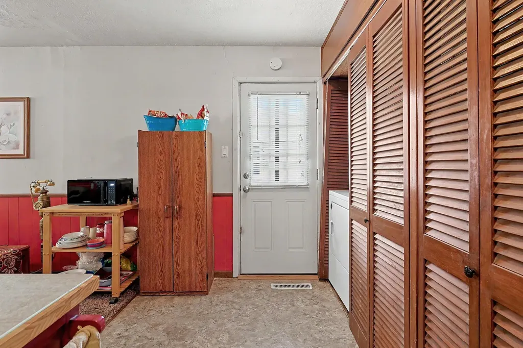 2858 S Laura Wichita KS 67216
