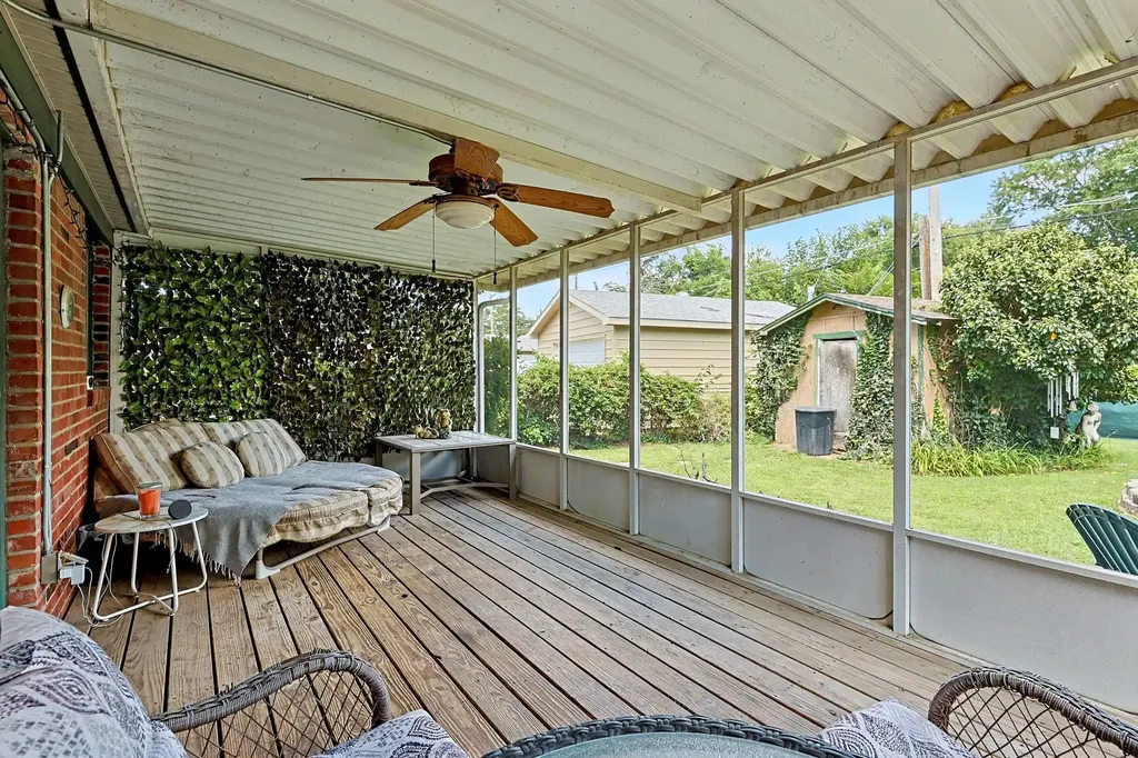 2858 S Laura Wichita KS 67216