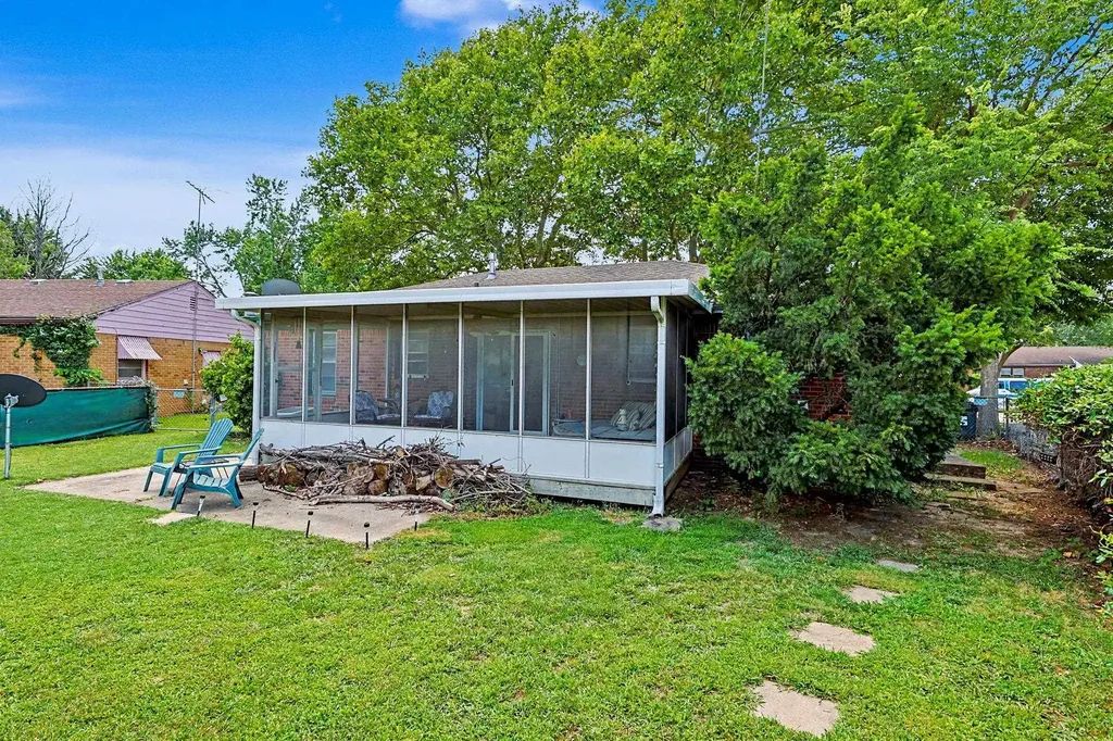 2858 S Laura Wichita KS 67216