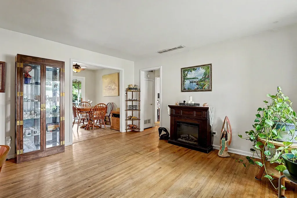 2858 S Laura Wichita KS 67216