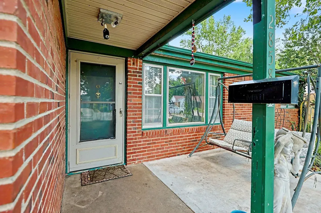 2858 S Laura Wichita KS 67216