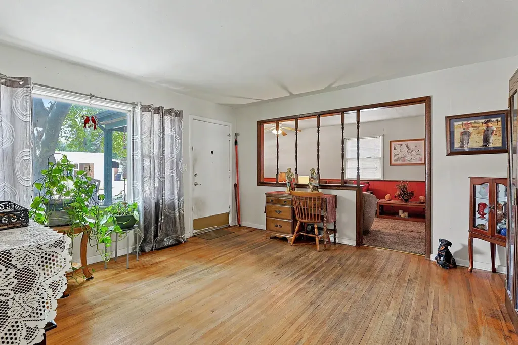 2858 S Laura Wichita KS 67216