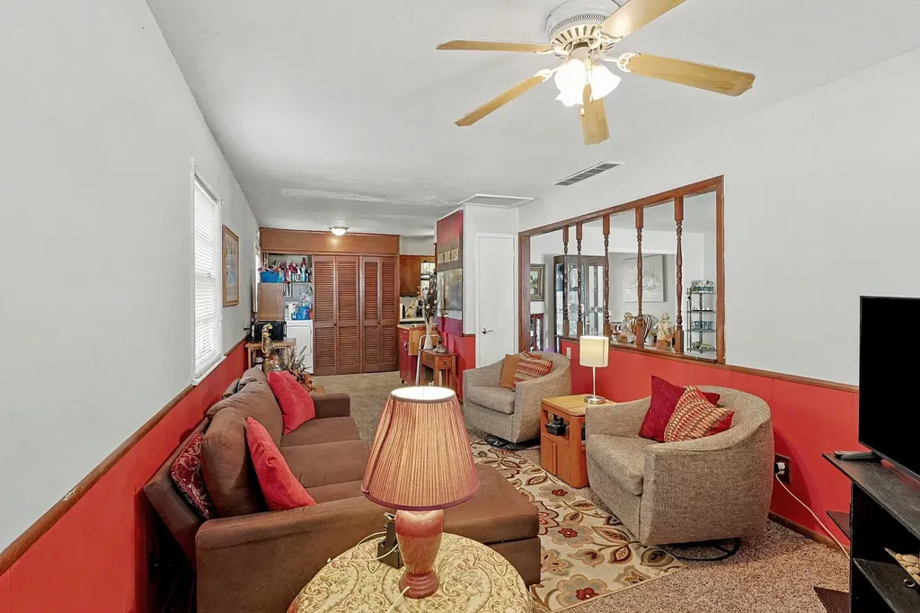 2858 S Laura Wichita KS 67216