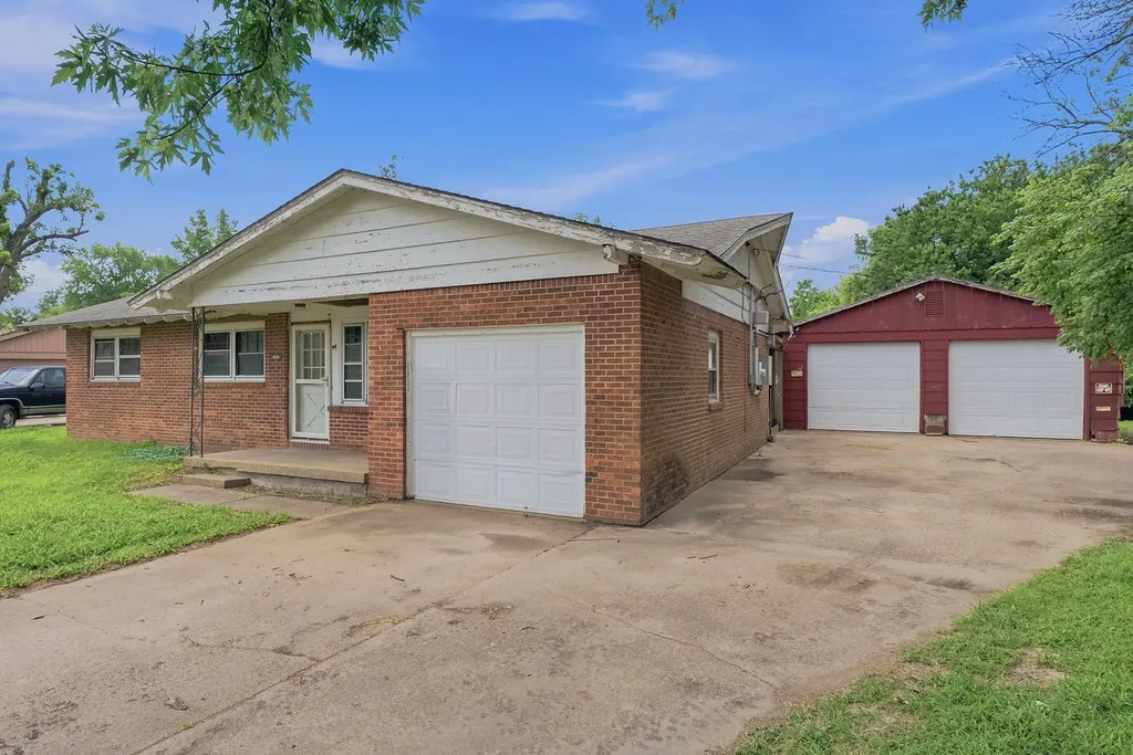 829 W Alexander Court Haysville KS 67060-1000