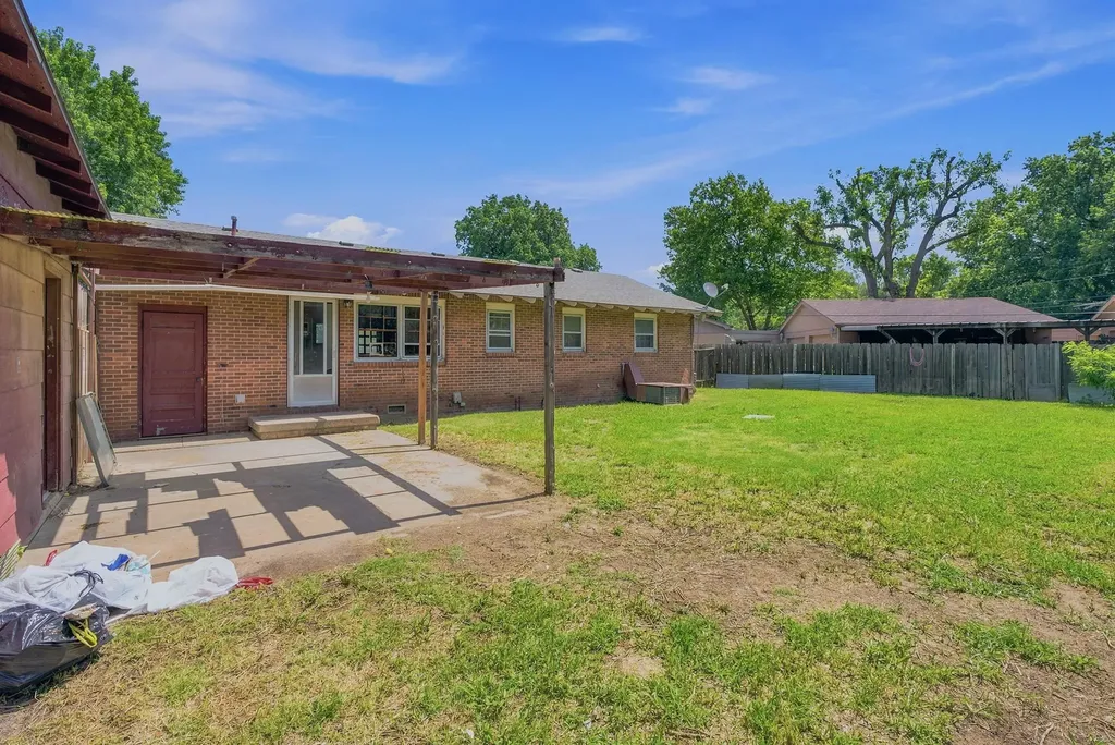 829 W Alexander Court Haysville KS 67060-1000