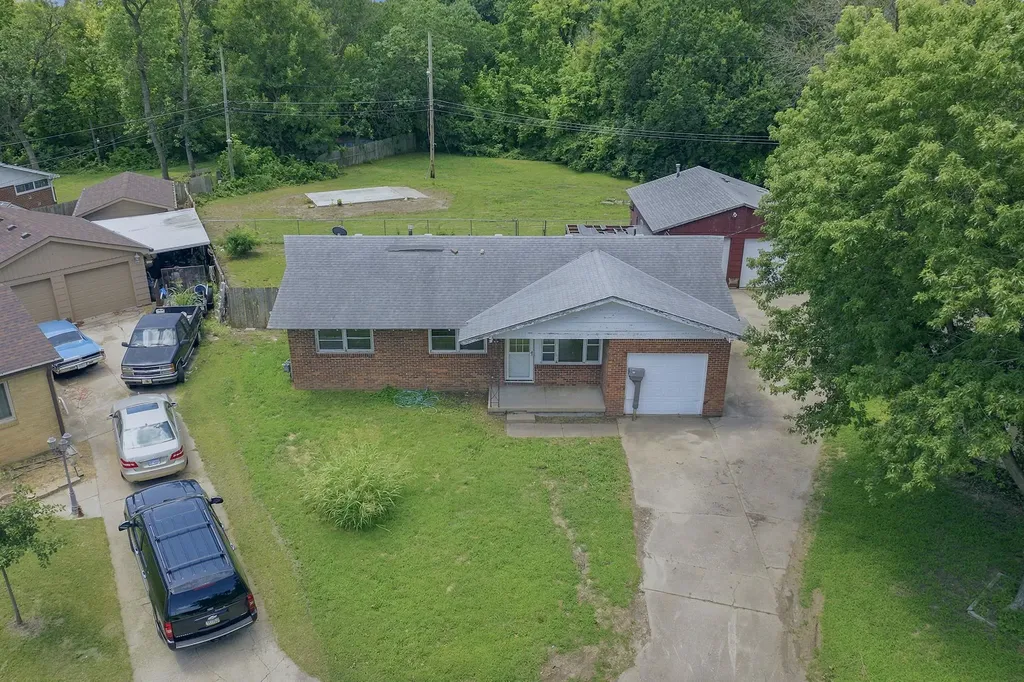 829 W Alexander Court Haysville KS 67060-1000