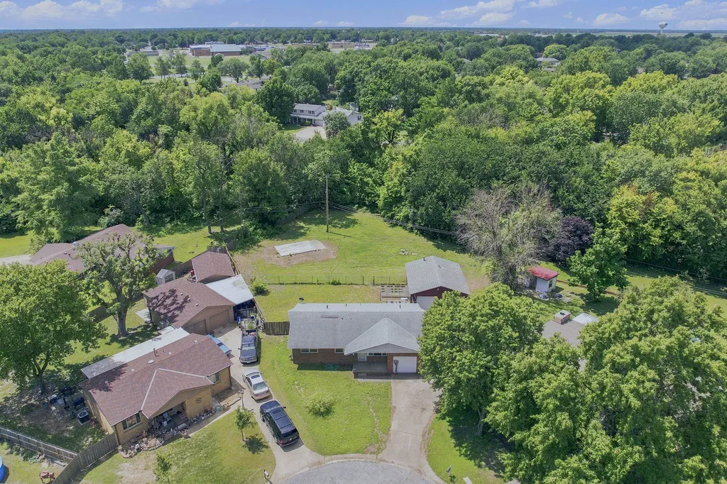 829 W Alexander Court Haysville KS 67060-1000