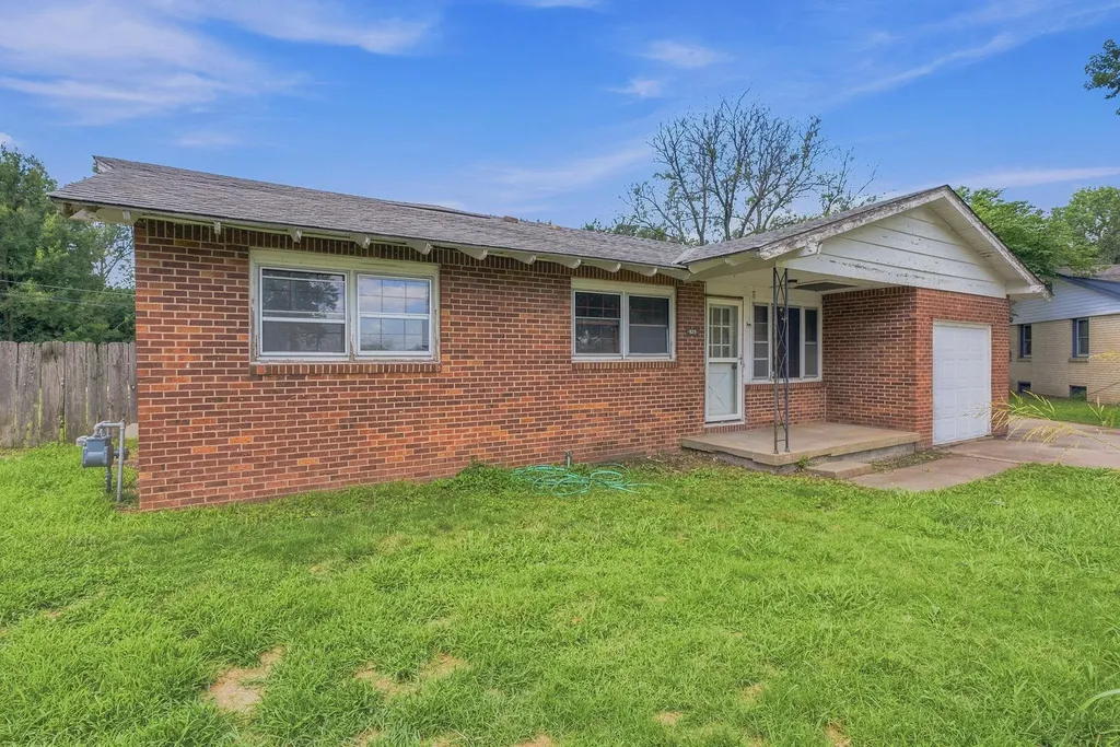 829 W Alexander Court Haysville KS 67060-1000