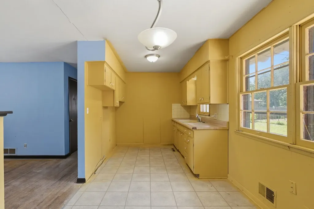 829 W Alexander Court Haysville KS 67060-1000