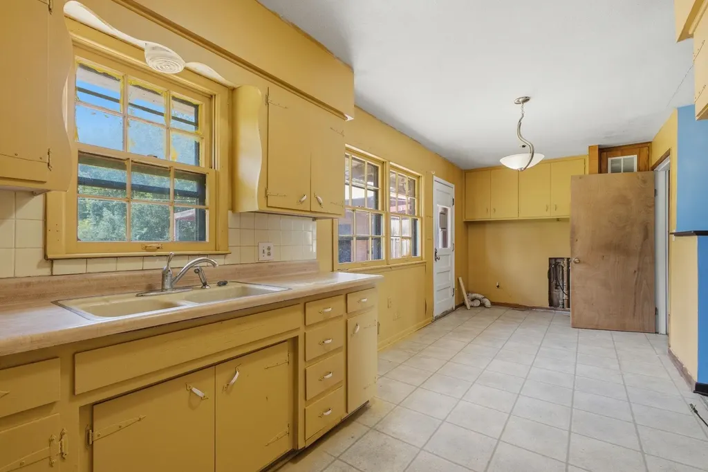 829 W Alexander Court Haysville KS 67060-1000