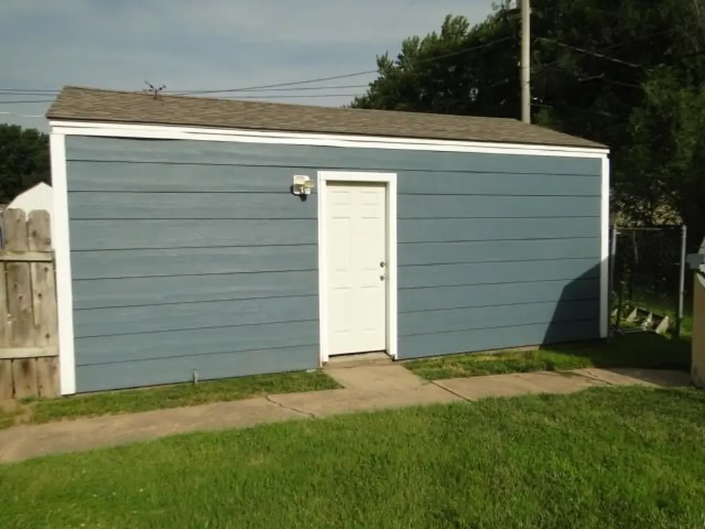 408 E Jones Street Maize KS 67101