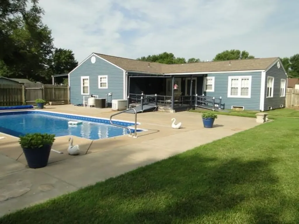 408 E Jones Street Maize KS 67101