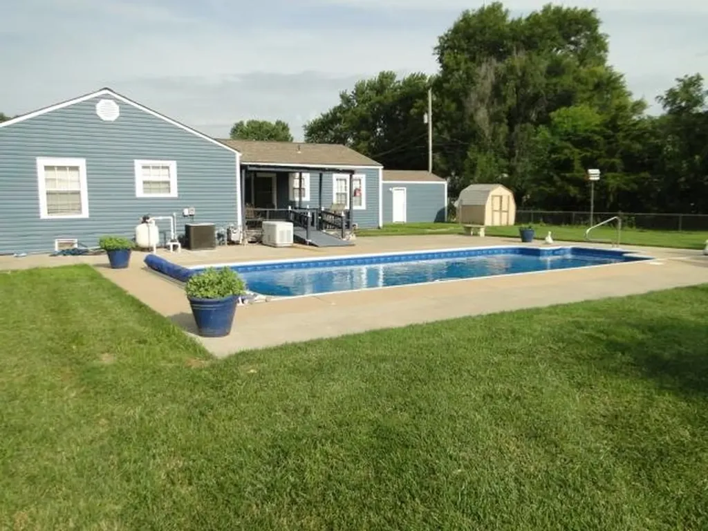408 E Jones Street Maize KS 67101