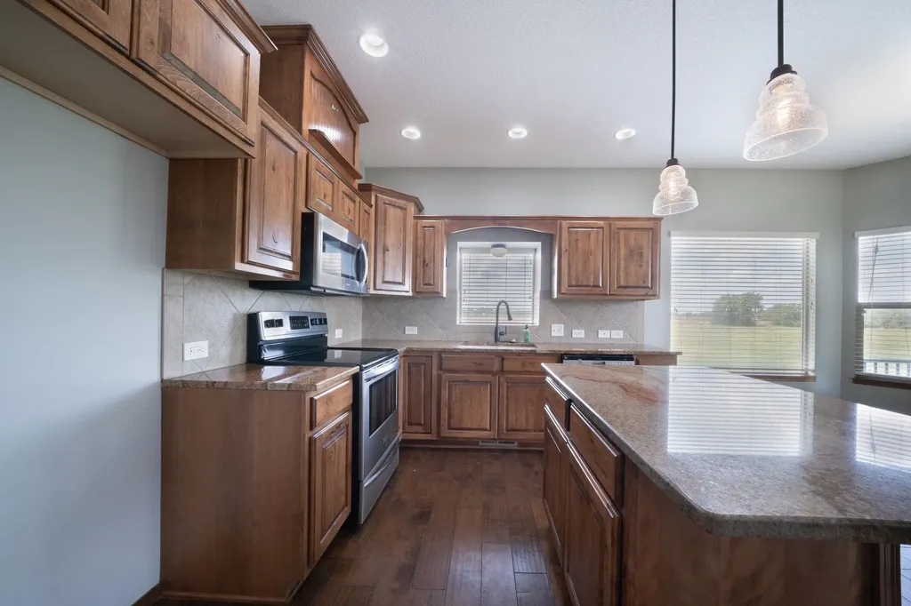 1245 N Countrywalk Street Rose Hill KS 67133