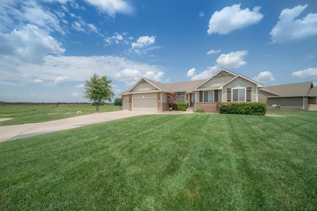 1245 N Countrywalk Street Rose Hill KS 67133