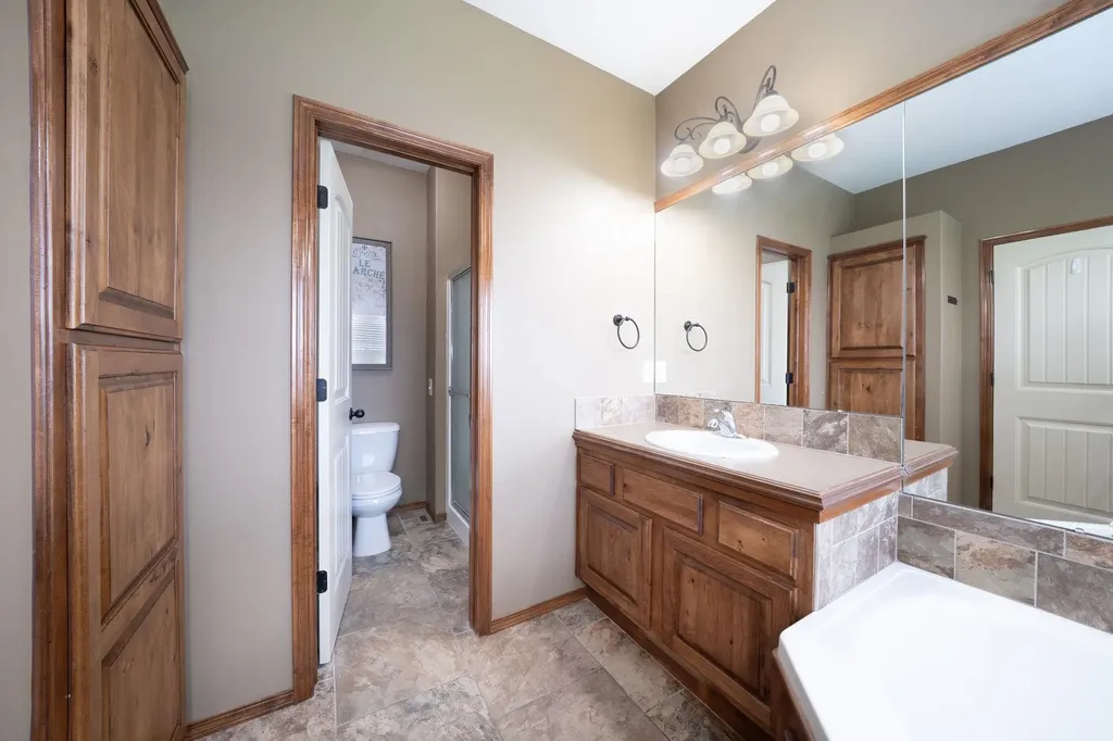 1245 N Countrywalk Street Rose Hill KS 67133