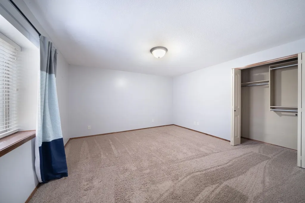 1245 N Countrywalk Street Rose Hill KS 67133